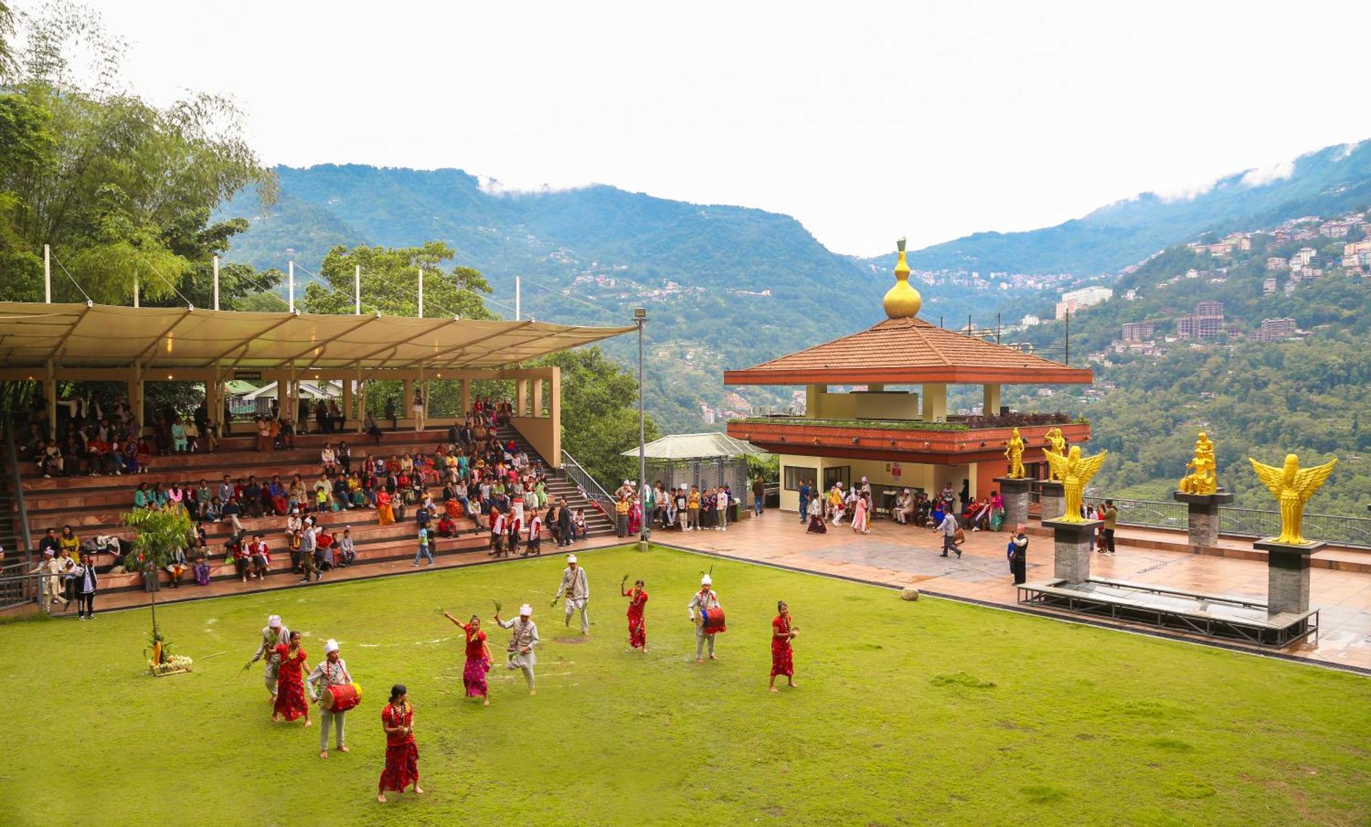 Oro Montana Hotels And Resort Gangtok Exterior photo
